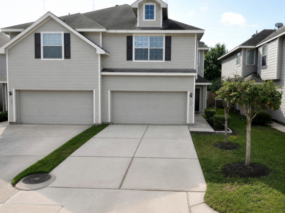 NEW LISTING – Modern Spacious 3 Bedroom Home NW Houston TX 77014 Move-In Ready – RENT-TO-OWN AVAILABLE!