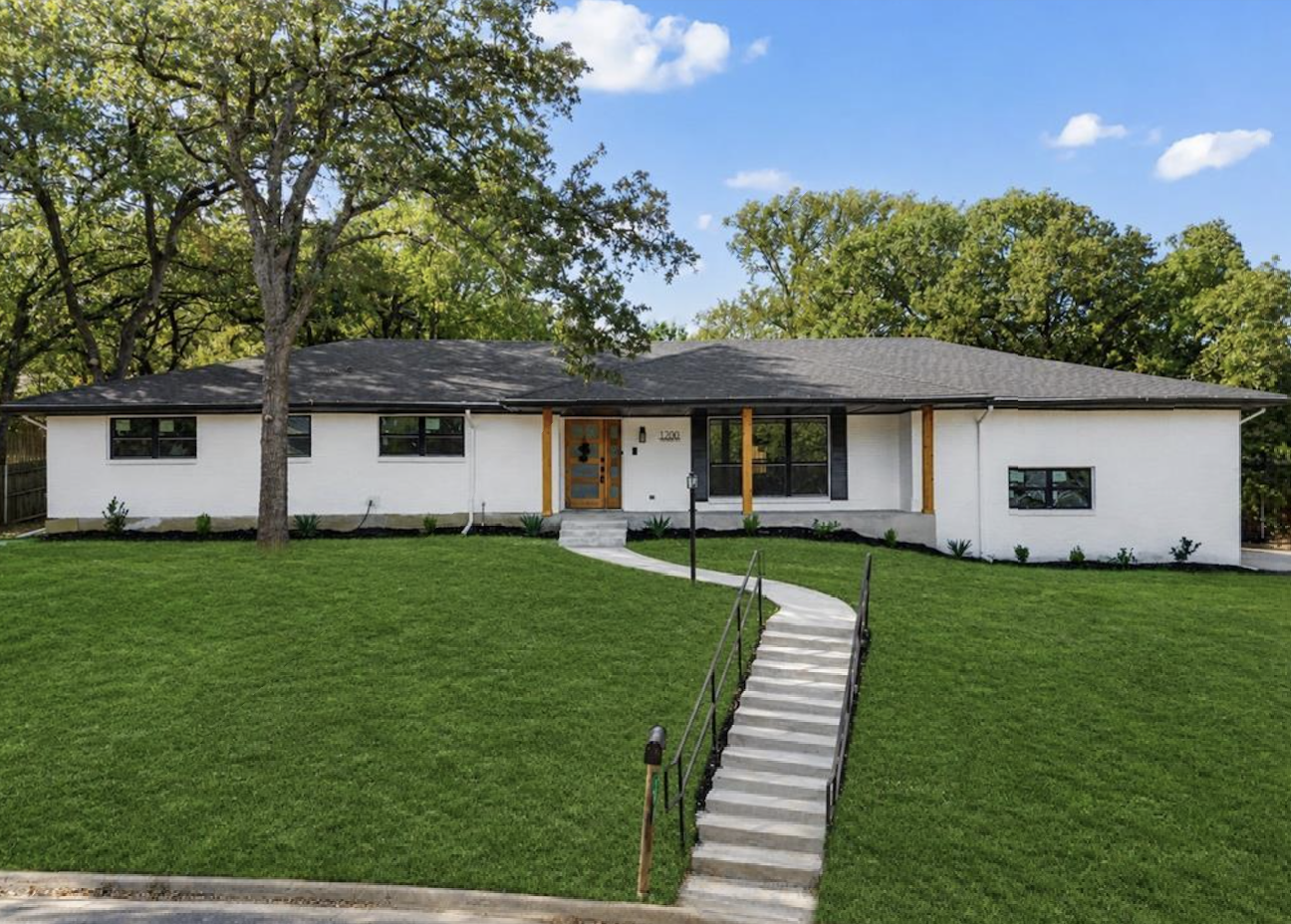 Stunning Fully Updated Home In Euless, TX! Lease Option! EZ Qualify!