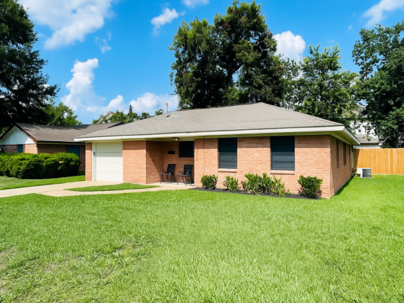2218 Silverbonnet St, Houston, TX 77055 – HOT – SPRING BRANCH AREA OF HOUSTON – OWNER FINANCING AVAILABLE!!
