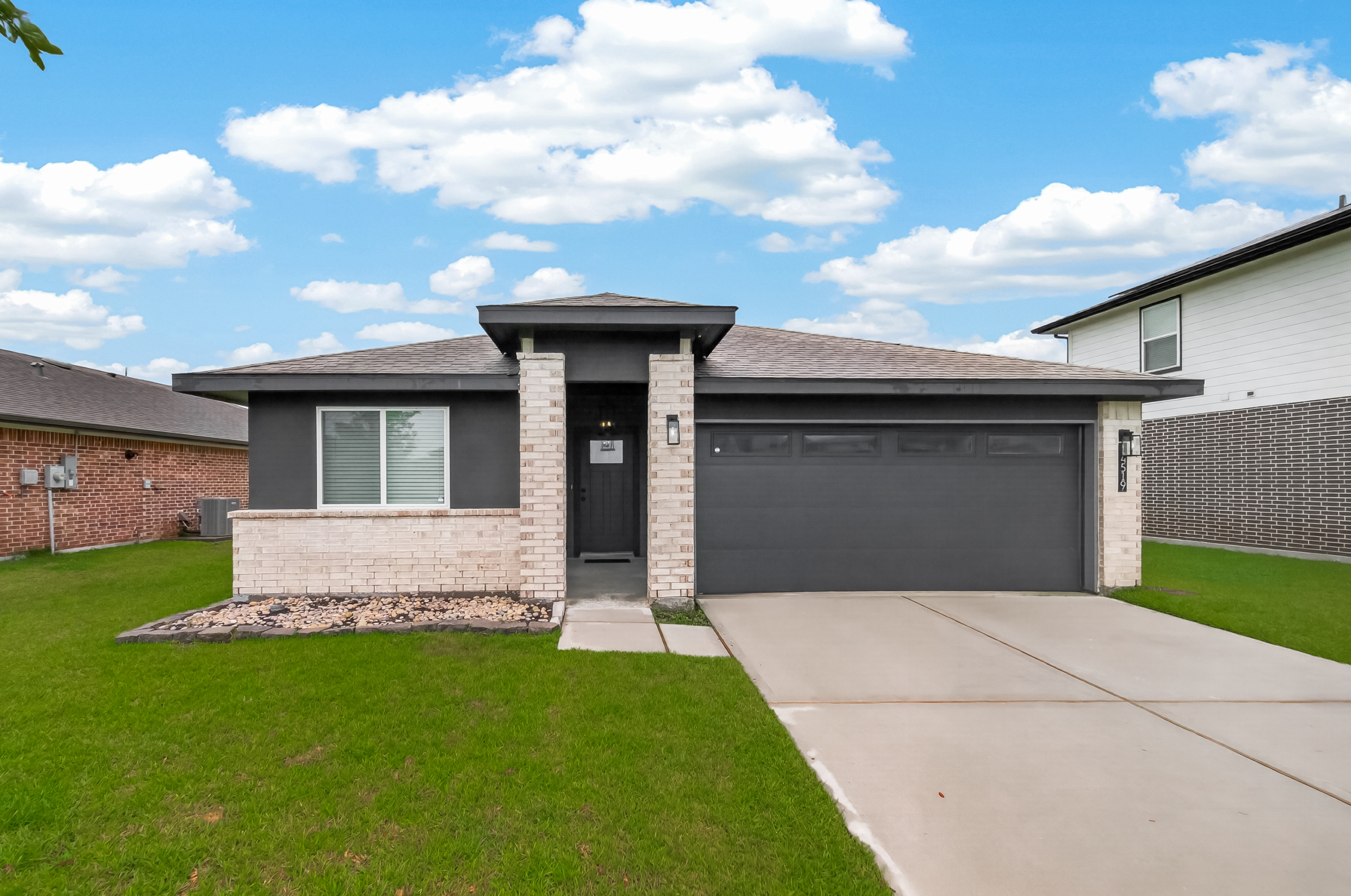NEW LISTING – STUNNING ELEGANT BRICK HOME IN BAYTOWN! 4 BEDROOM, 2.5 BATHS 1,823 SQ FT