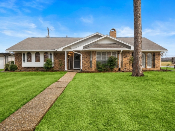 OWNER FINANCING OPPORTUNITY — IMPRESSIVE HOME IN BAYTOWN, TX – MOVE-IN READY! 