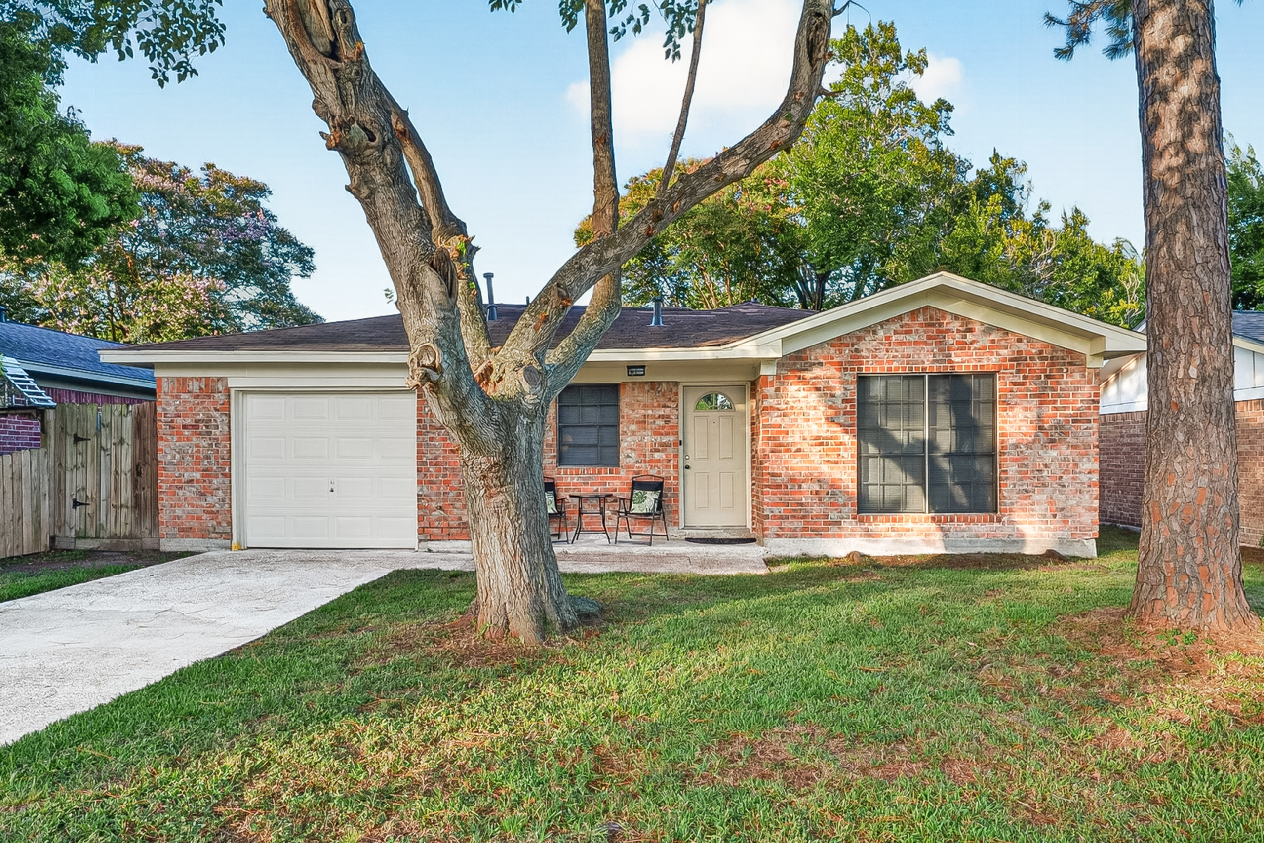 LaPorte, TX! Lease Option! 4bed/2.5bath! All Credit Ok!